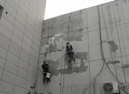 渝中楼顶漏水维修公司分享下渝中外墙防水的注意事项